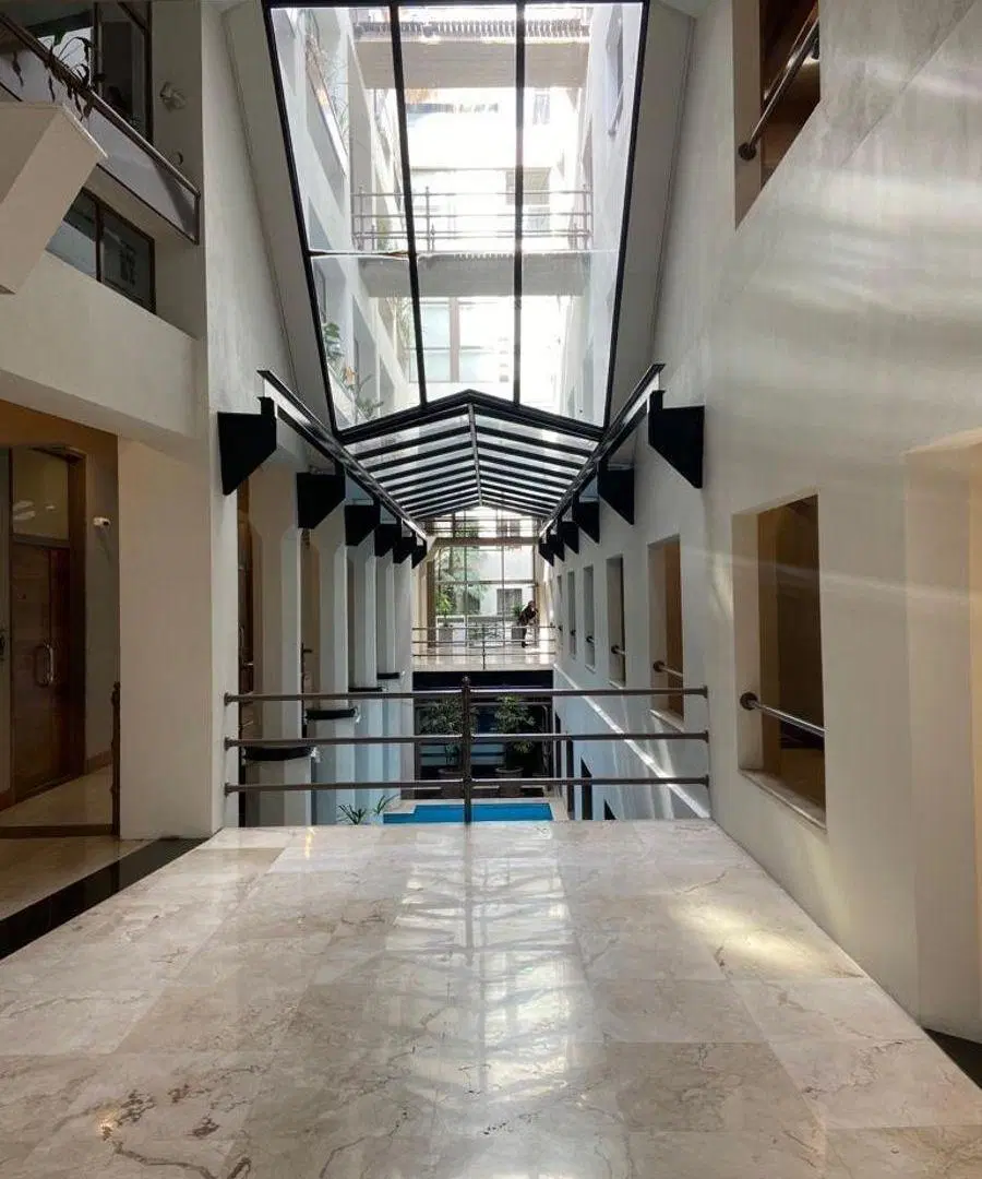 Se alquila Oficina Comercial en Puerto Madero 1