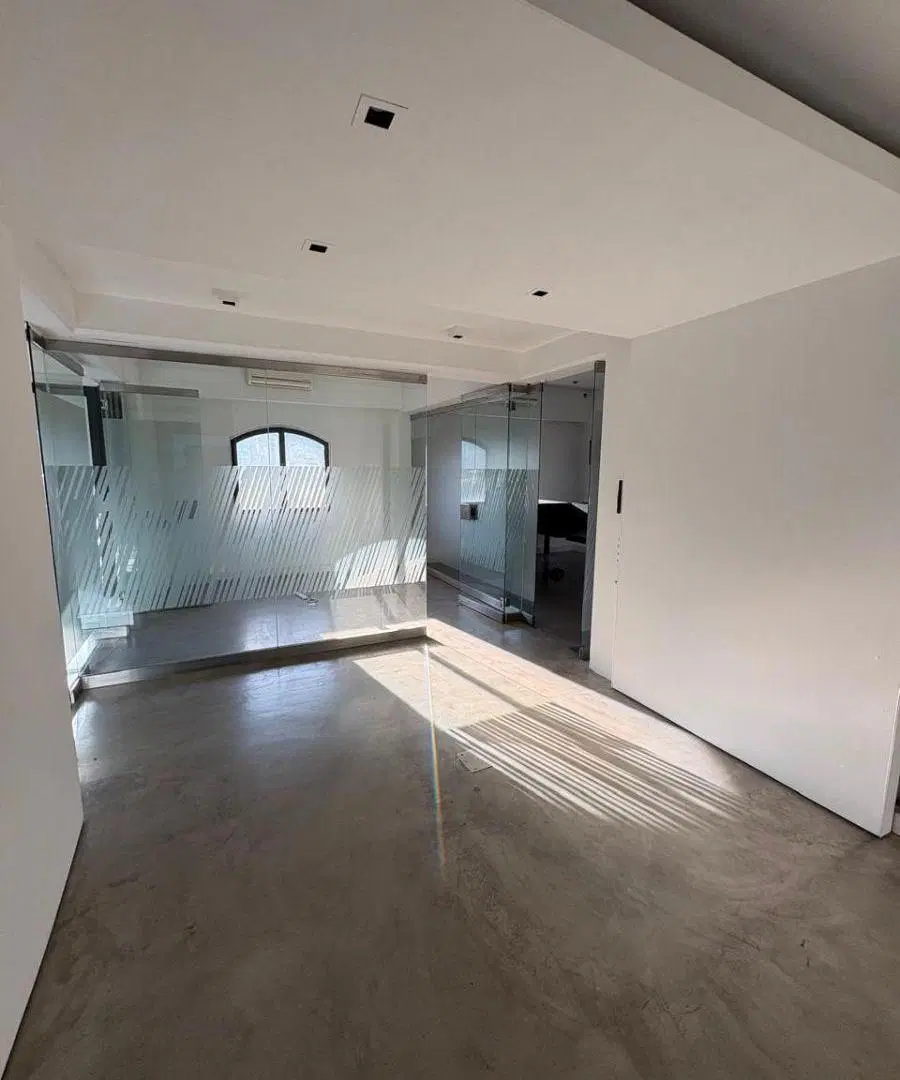 Se alquila Oficina Comercial en Puerto Madero 5