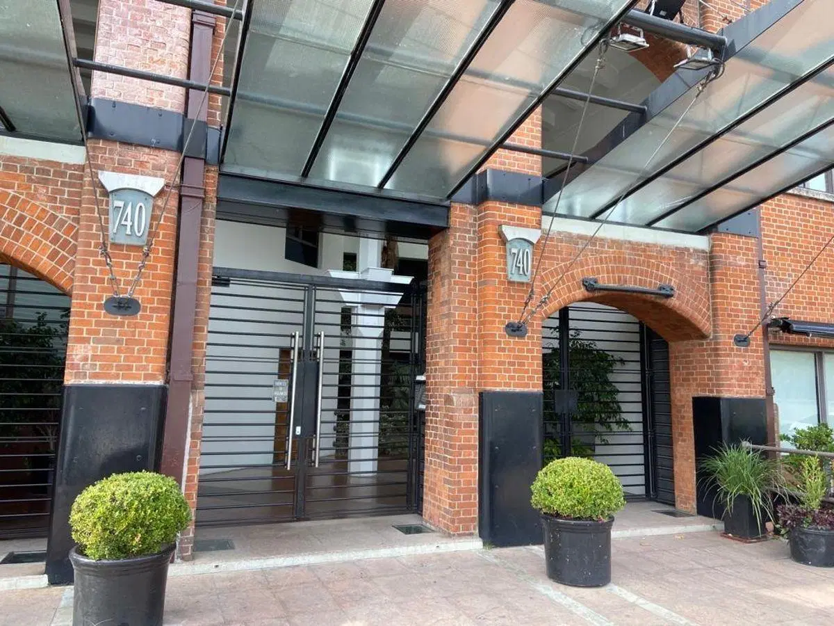 Se alquila Oficina Comercial en Puerto Madero 4