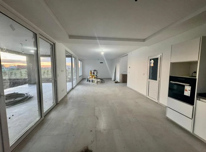 VENTA DE CASA A ESTRENAR EN BARRIO CERRADO VILLAGE JOVEN 4