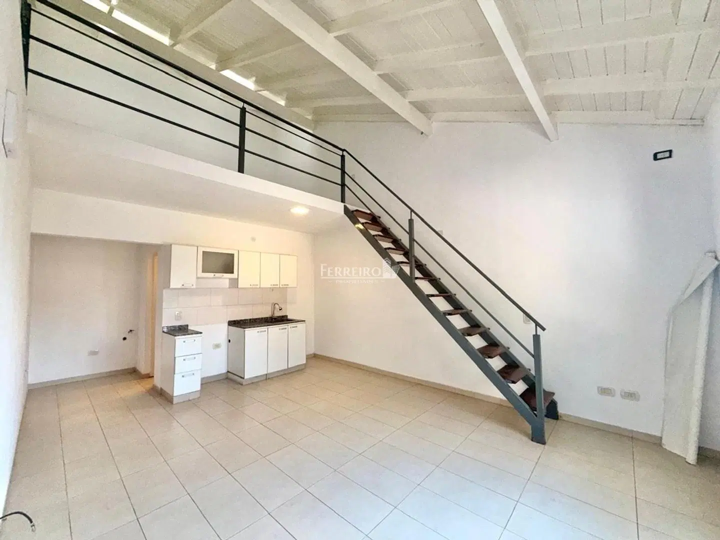 VENTA DEPARTAMENTO EN COMPLEJO CERRADO TRES AMBIENTES 4