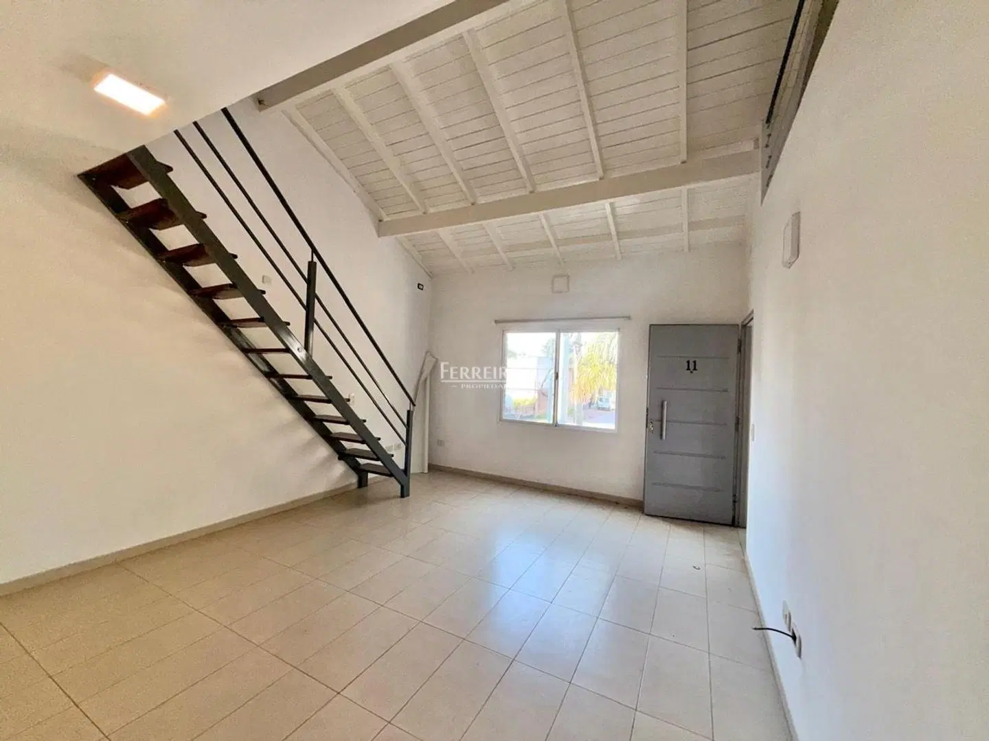 VENTA DEPARTAMENTO EN COMPLEJO CERRADO TRES AMBIENTES 5