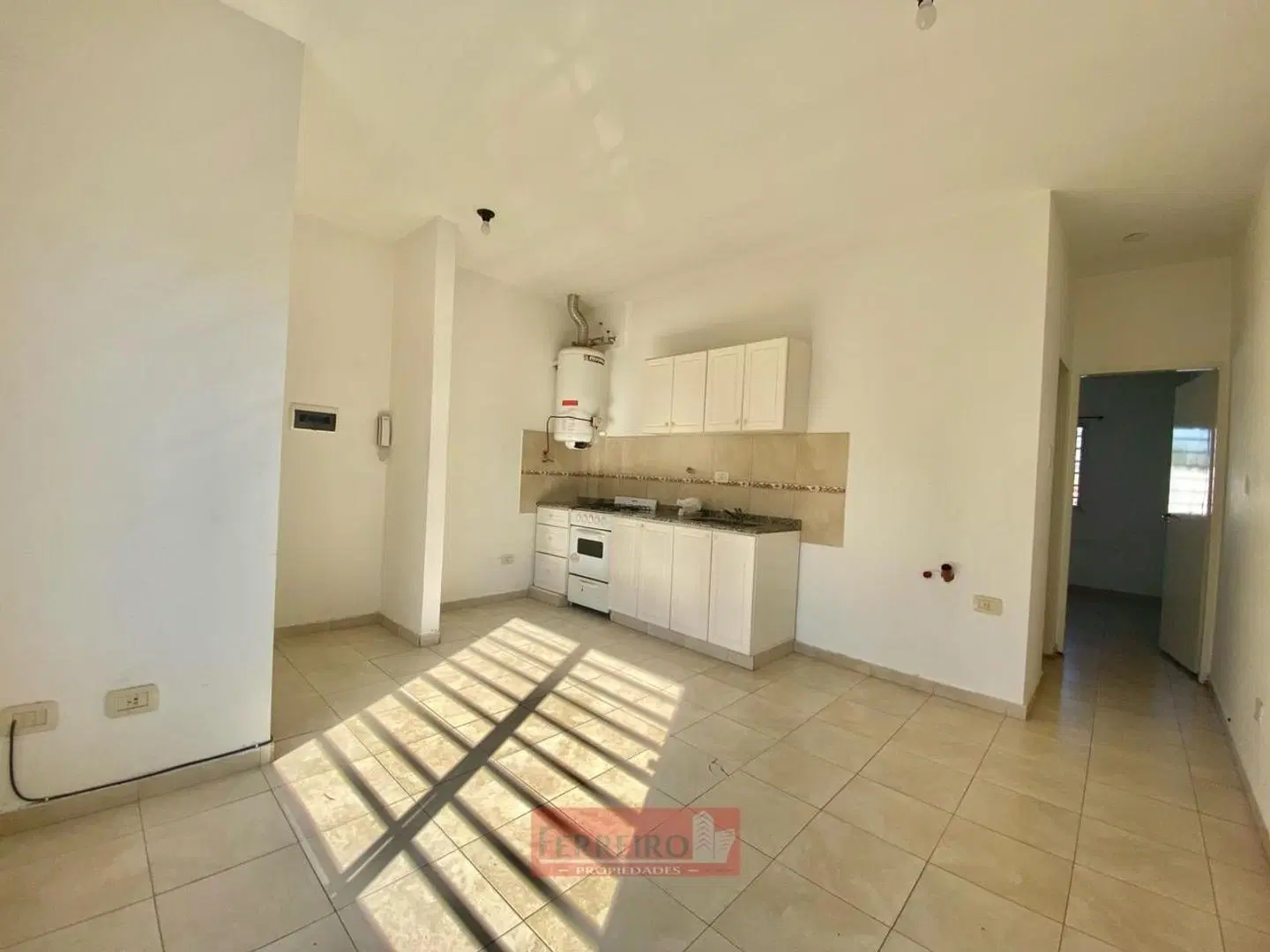 Venta de 2 ambientes con cochera en complejo La Bonita 2