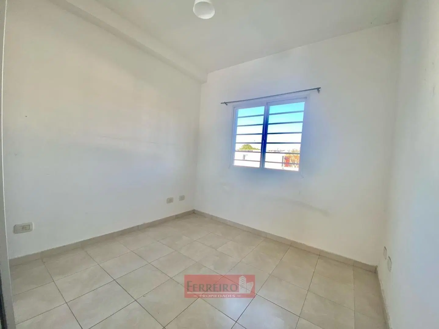 Venta de 2 ambientes con cochera en complejo La Bonita 4