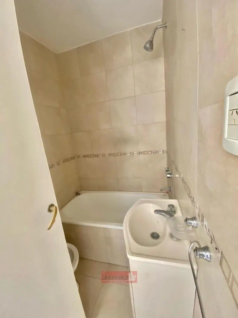 Alquiler de 2 ambientes con cochera en complejo La Bonita 3