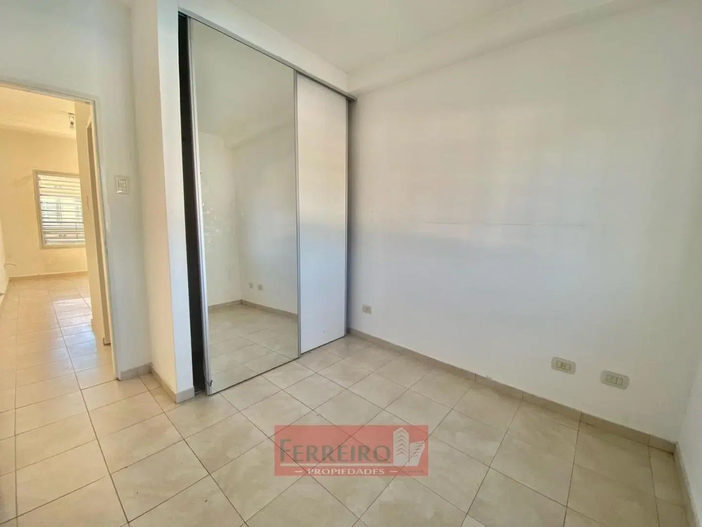 Alquiler de 2 ambientes con cochera en complejo La Bonita 5