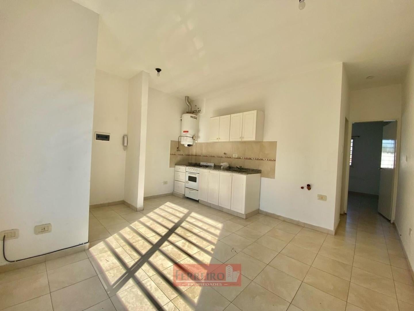 Alquiler de 2 ambientes con cochera en complejo La Bonita