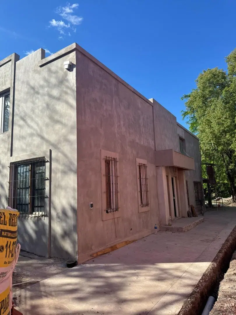 VENTA DE CASA 4 AMBIENTES EN BARRIO CERRADO CON PORTÓN MUÑIZ 2