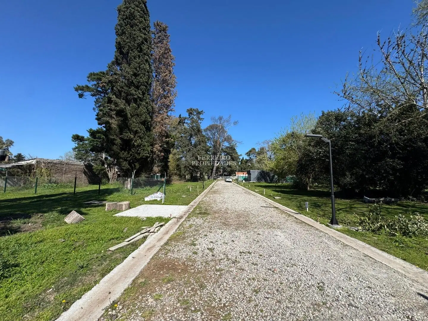VENTA TERRENOS EN BARRIO- LISANDRO DE LA TORRE 3