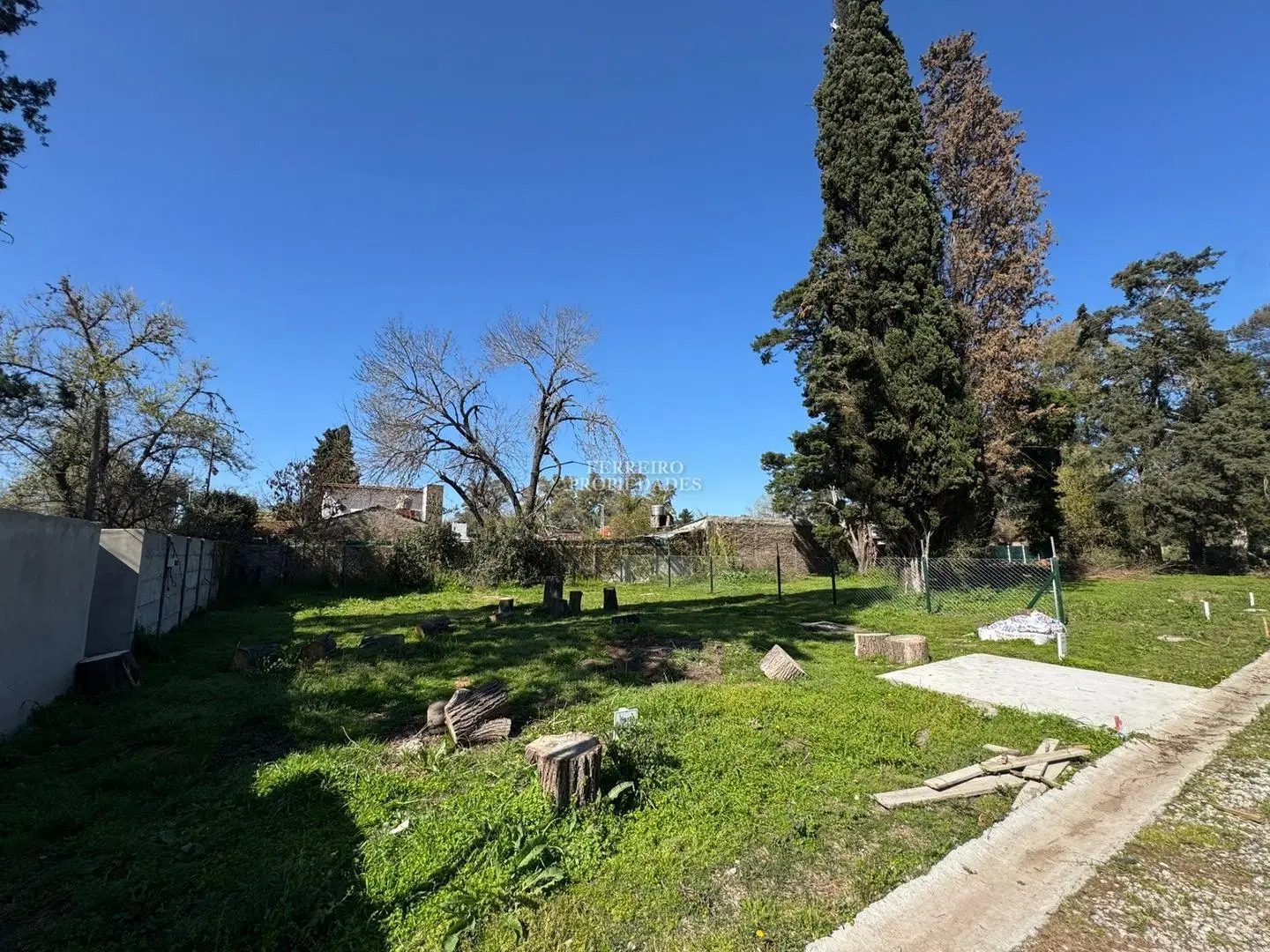 VENTA TERRENOS EN BARRIO- LISANDRO DE LA TORRE 4