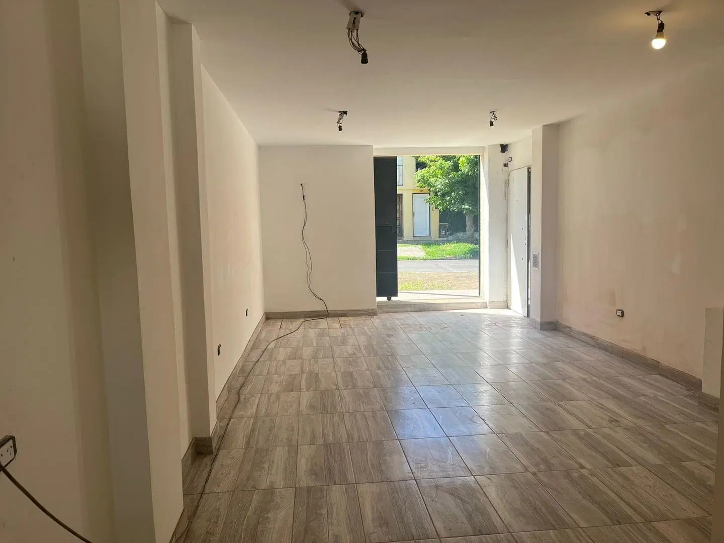 VENTA LOCAL COMERCIAL CON TERRAZA EN SAN MIGUEL 5