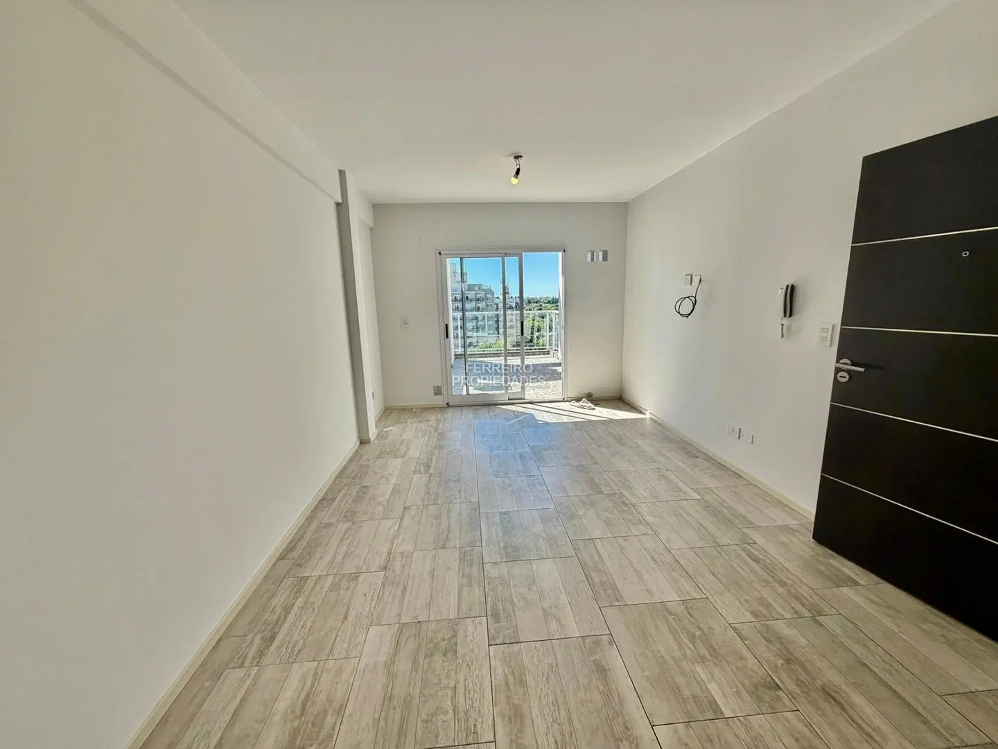VENTA DE DTO TRES AMBIENTES CON BALCÓN EN MUÑIZ 1