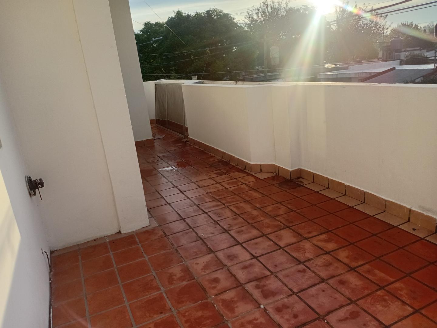 ALQUILER amplio 2 ambientes en bella vista con balconterraza