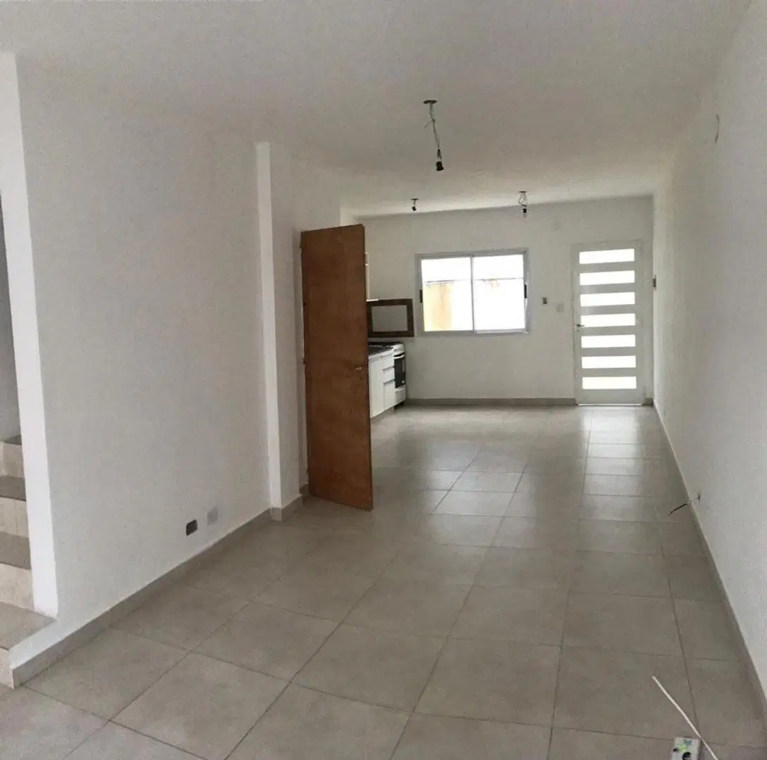 ALQUILER DE TRIPLEX CON PATIO EN COMPLEJO 3