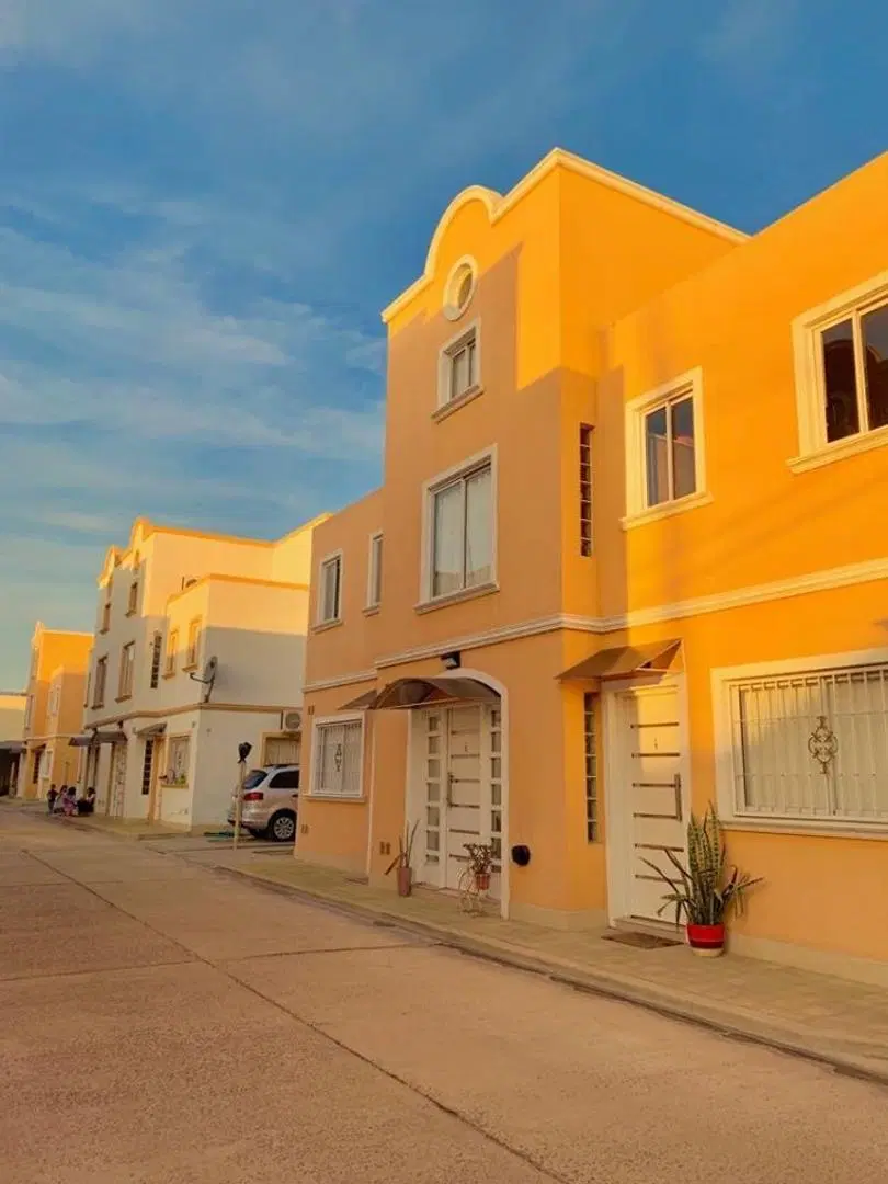 ALQUILER DE TRIPLEX CON PATIO EN COMPLEJO 2