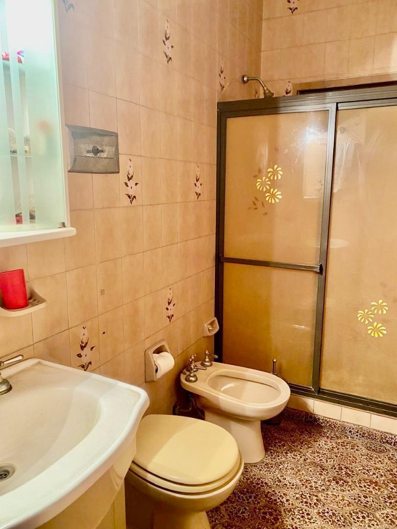 Foto de VENTA DE CASA EN JOSE C. PAZ CON LOCALES, CON AMPLIO JARDÍN, imagen 1
