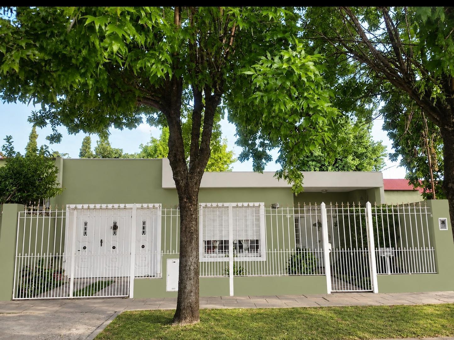 Foto de Casa 4 ambientes con quincho y pileta, imagen 2