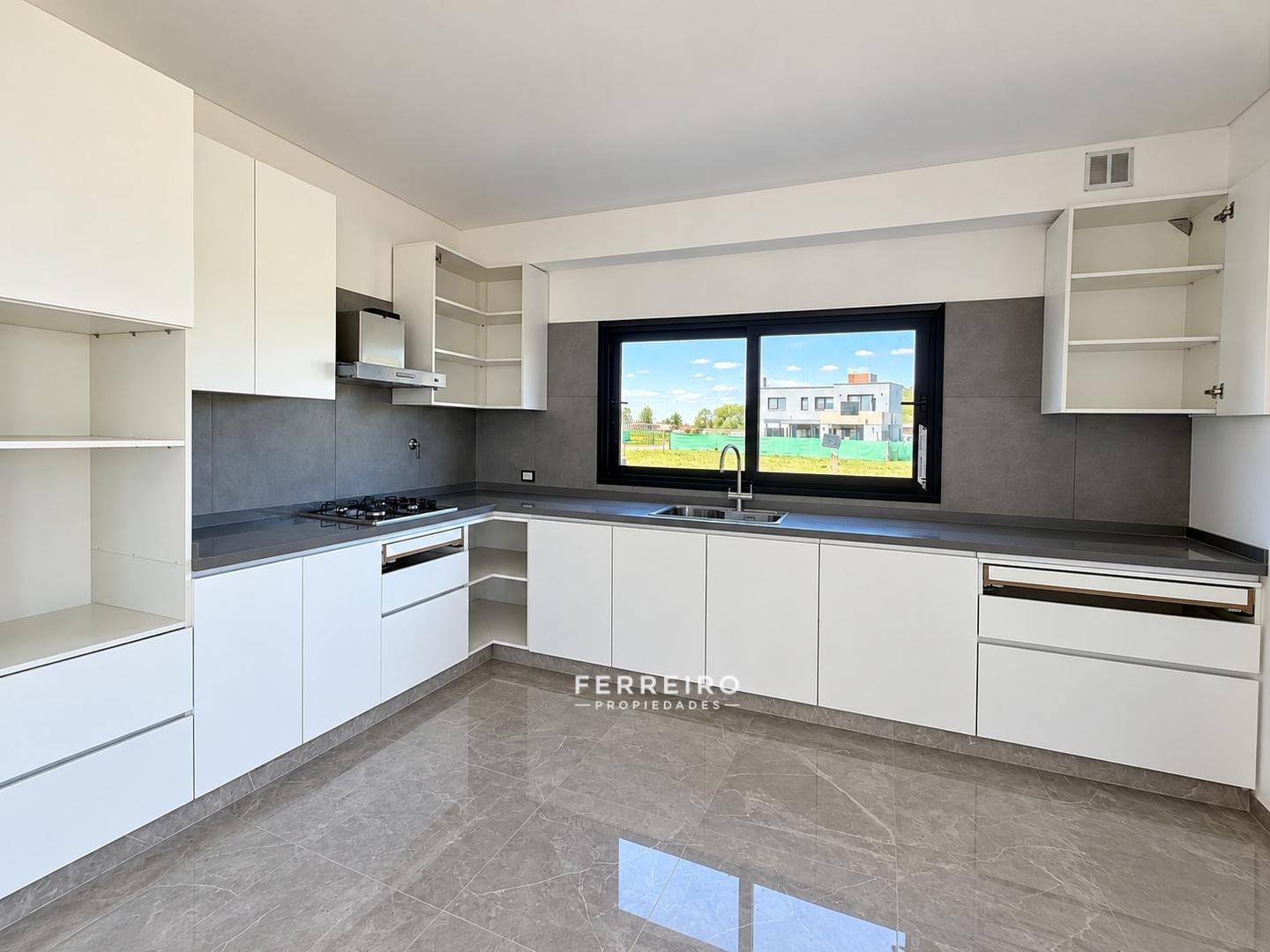 Foto de VENTA DE CASA 5 AMBIENTES EN BARRIO CERRADO VILLAGE JOVEN, imagen 1