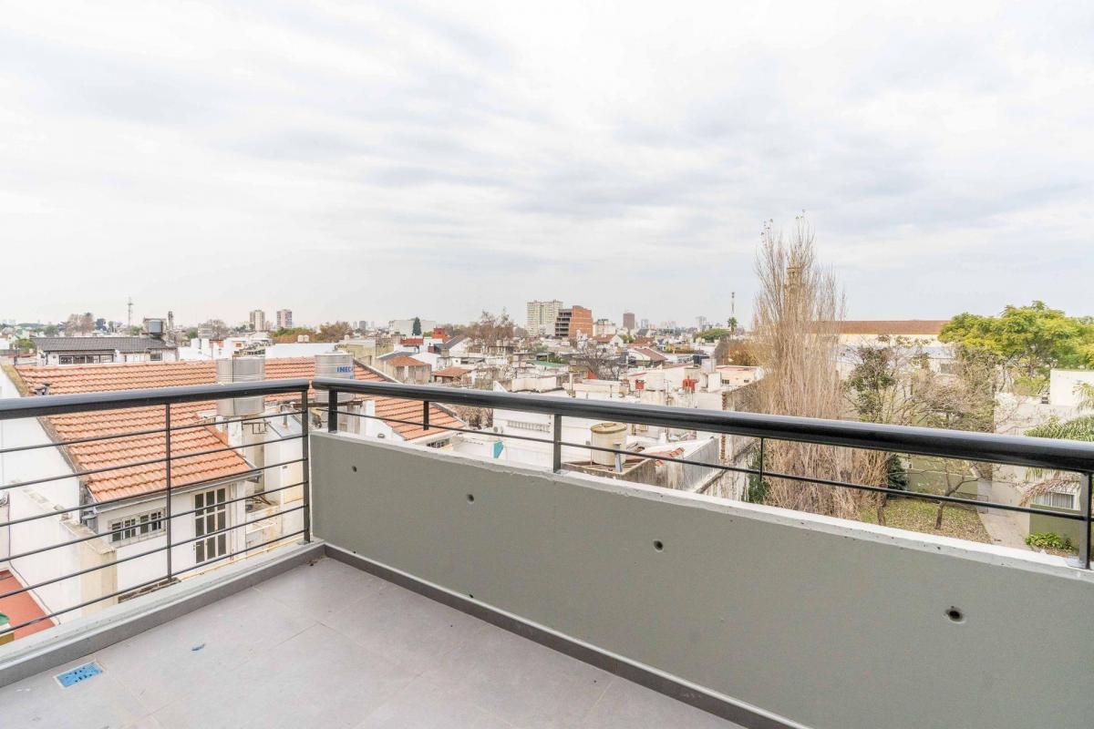 Venta Depto 3 Amb Balcón y Terreza en Montecastro 2