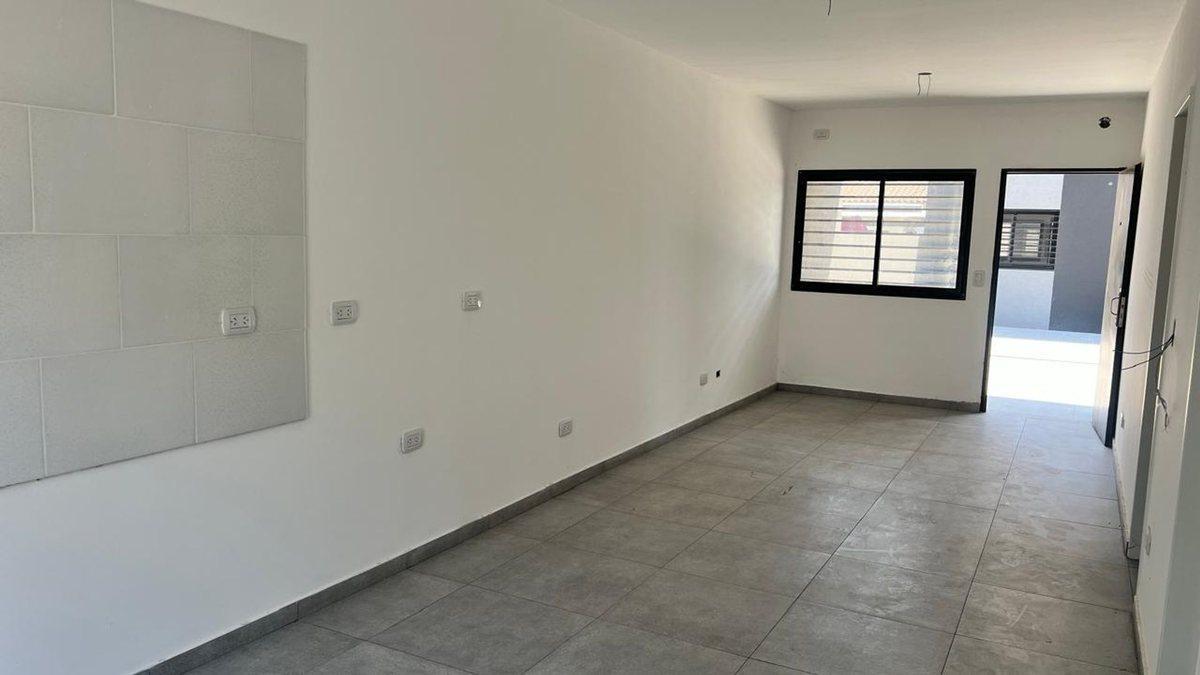 Departamento 2 Ambientes C/patio Jose C. Paz 3