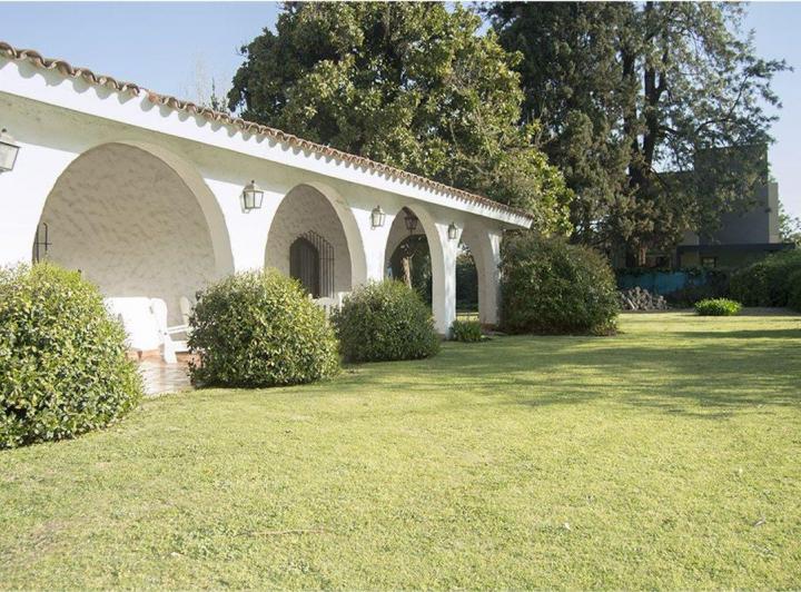 CASA EN VENTA 2 PLANTAS  B° VILLA FLAUBERT 5