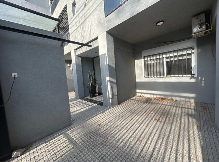 VENTA PH 4 AMB-PBCON PATIO Y COCHERA-V. URQUIZA 5