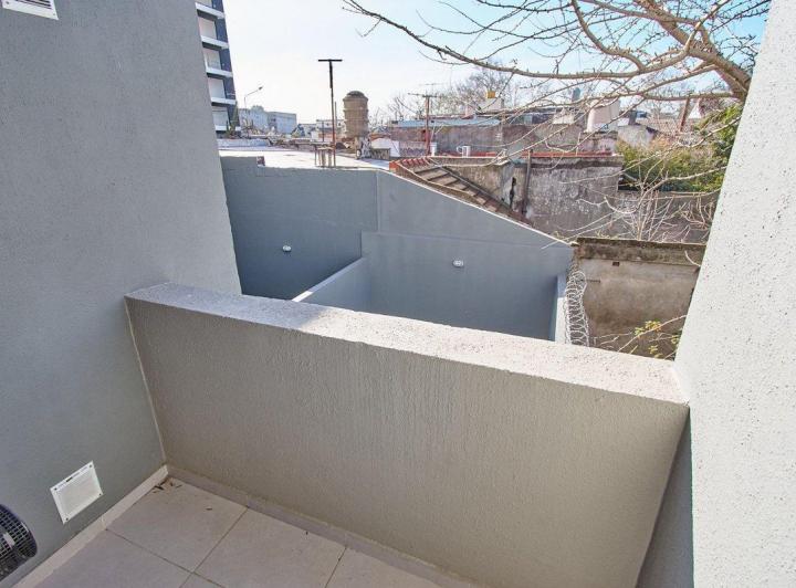 ALQUILER MONOAMBIENTE CON BALCÓN EN SANTOS LUGARES 2