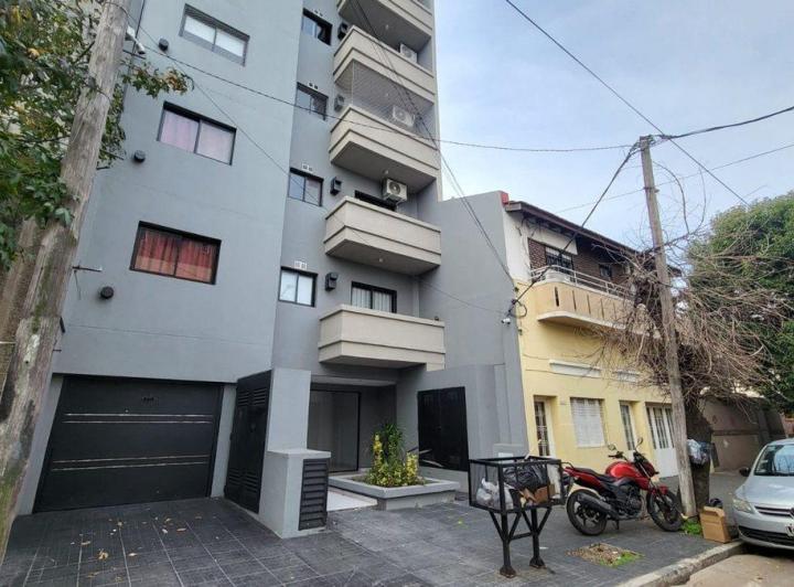 ALQUILER MONOAMBIENTE CON BALCÓN EN SANTOS LUGARES 5