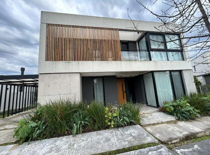 VENTA CASA AYRES PLAZA 6 AMB. 710 M2 LOTE - PILAR 3