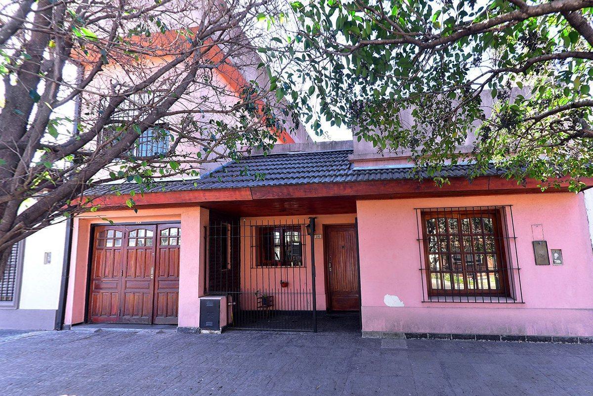 VENTA CASA 4 AMB CON PILETA - BELLA VISTA