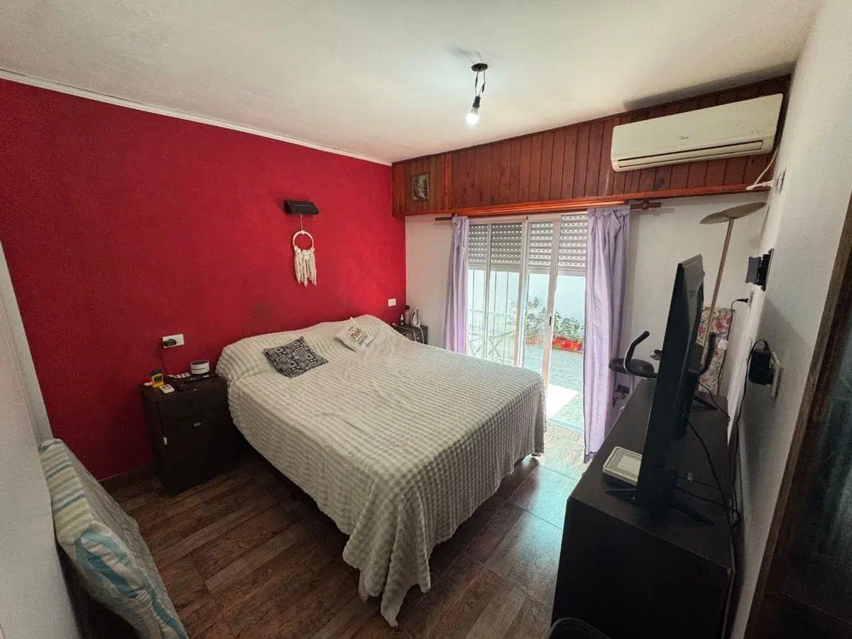 VENTA CASA CON 2 DEPARTAMENTOS EN BELLA VISTA 3