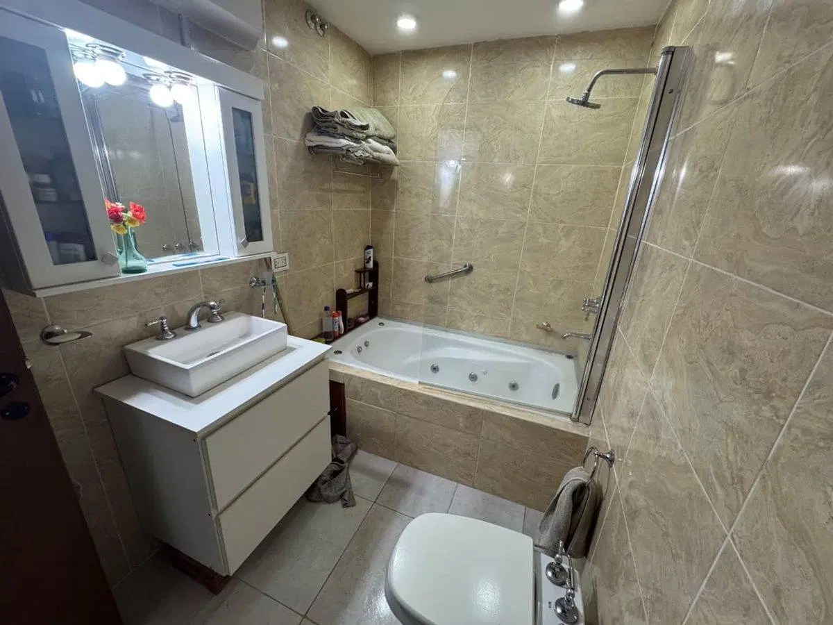 VENTA CASA CON 2 DEPARTAMENTOS EN BELLA VISTA 2