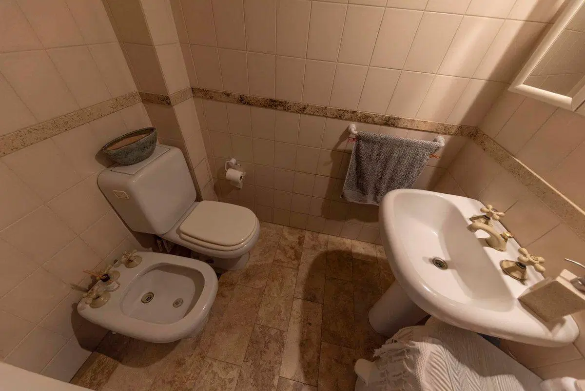 VENTA CASA HURLINGHAM 4 DORM GRAN LOTE B. INGLES 4
