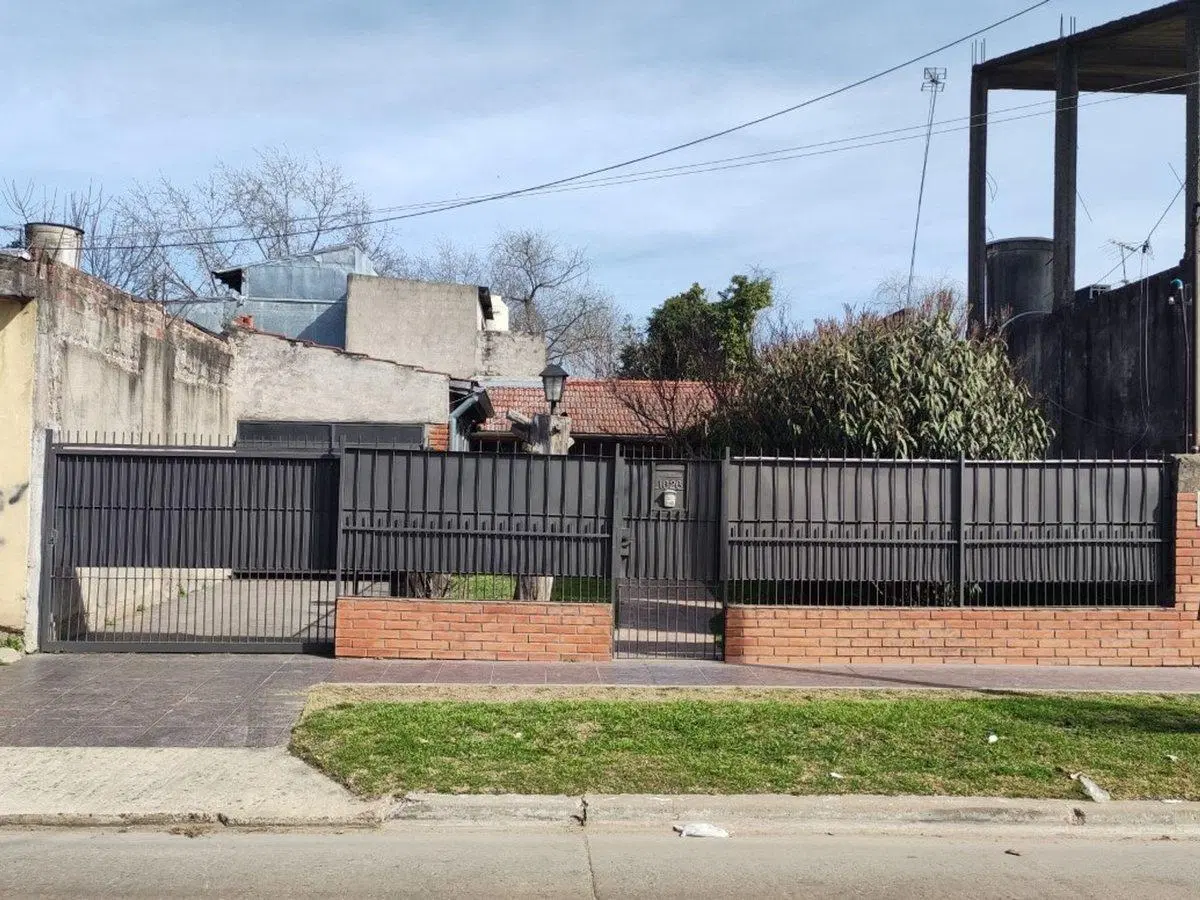 CASA 4 AMBIENTES VENTA BELLA VISTA-COCHERAS,JARDÍN 4