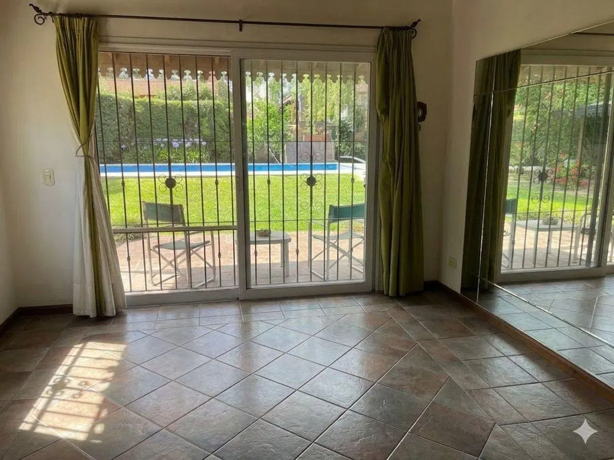 VENTA CASA 4 AMBIENTES EN DE VICENZO CHICO 3