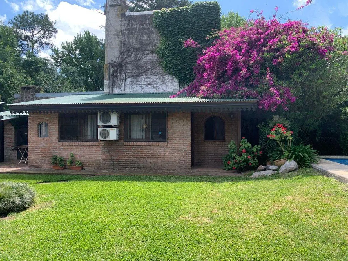 VENTA CASA 4 AMBIENTES EN DE VICENZO CHICO 5