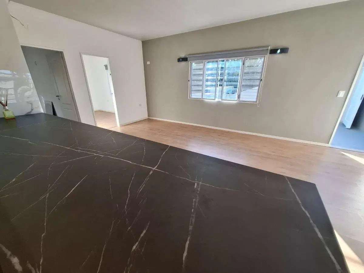 VENTA BLOQUE LOCAL + DEPTO 3 AMB A ESTRENAR J C P 3