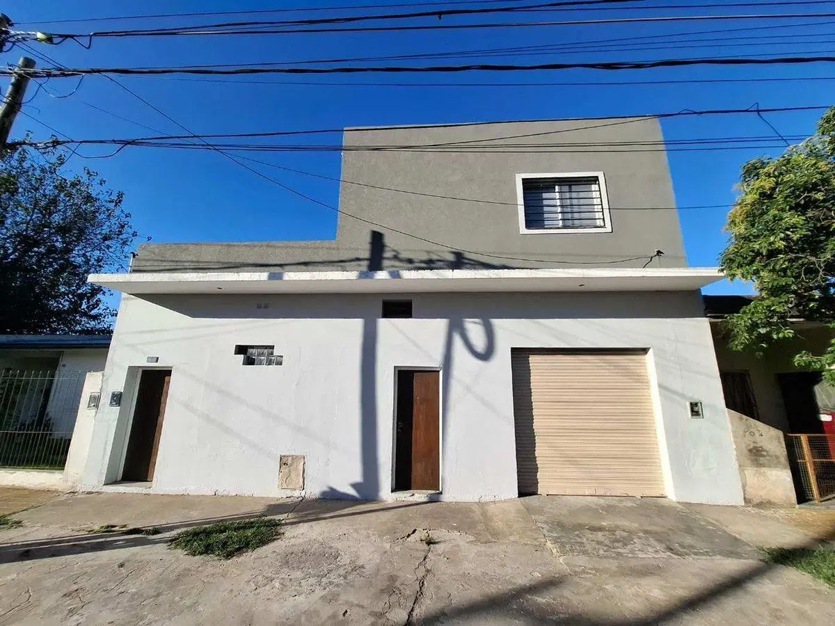 VENTA BLOQUE LOCAL + DEPTO 3 AMB A ESTRENAR J C P 2