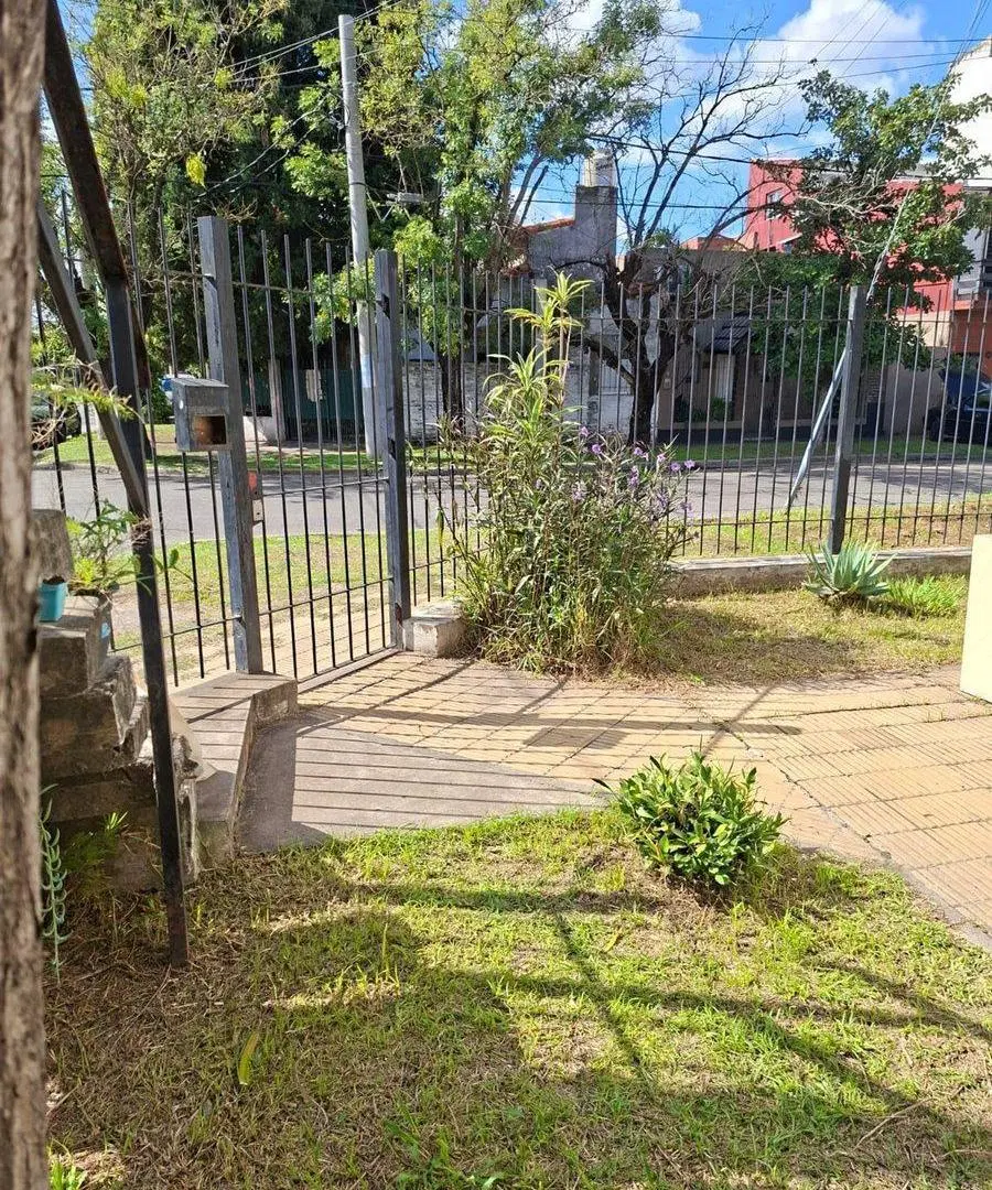 VENTA 2 CASAS 4 Y 3 AMB. PATIO COCH. LUZURIAGA 2