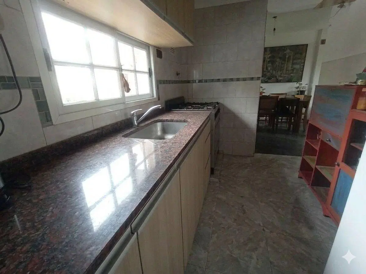 VENTA CASA 4 AMB + 2 LOCALES MORON 2