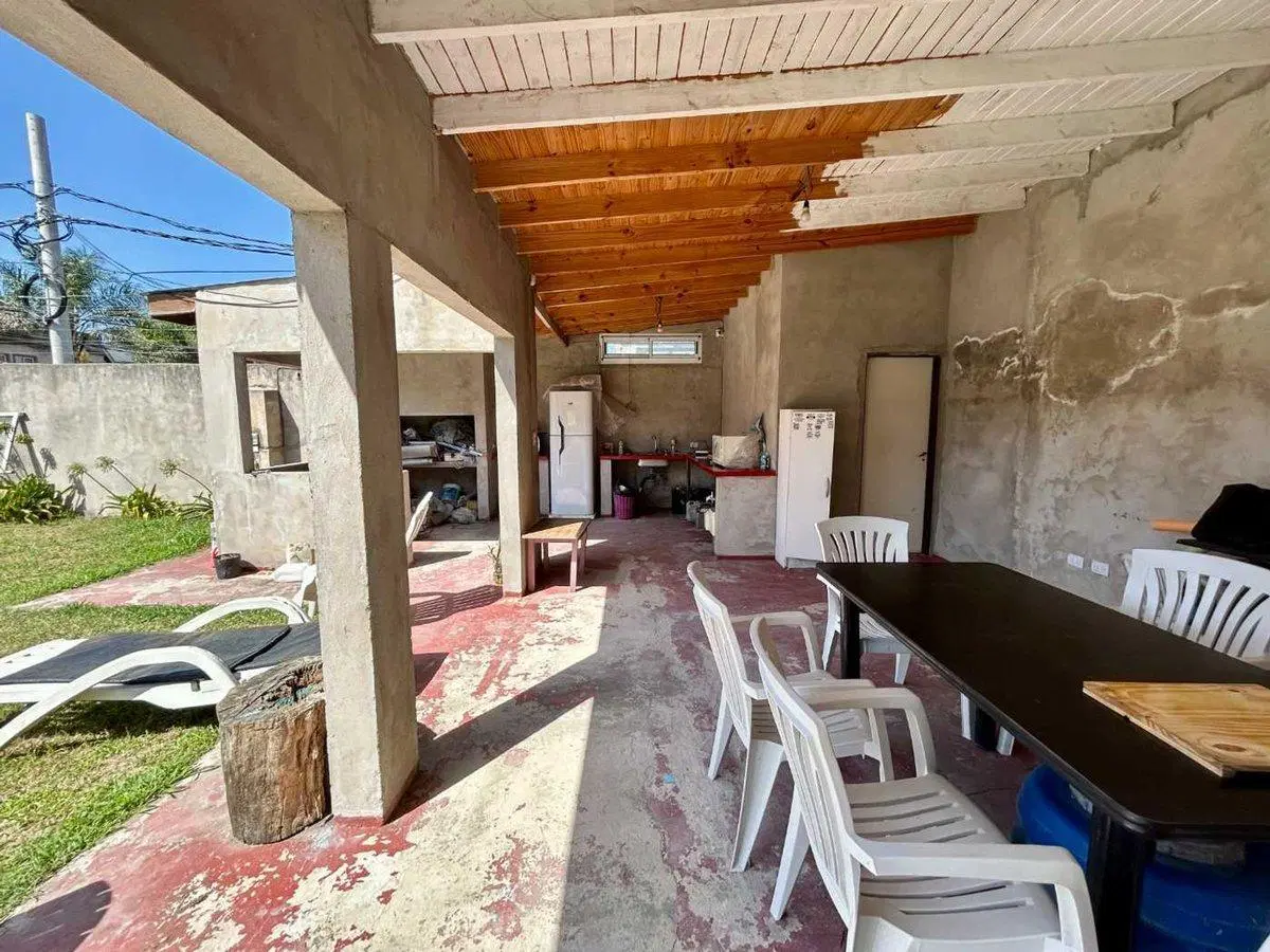 VENTA LOTE CON QUINCHO Y PISCINA EN HURLINGHAM 5
