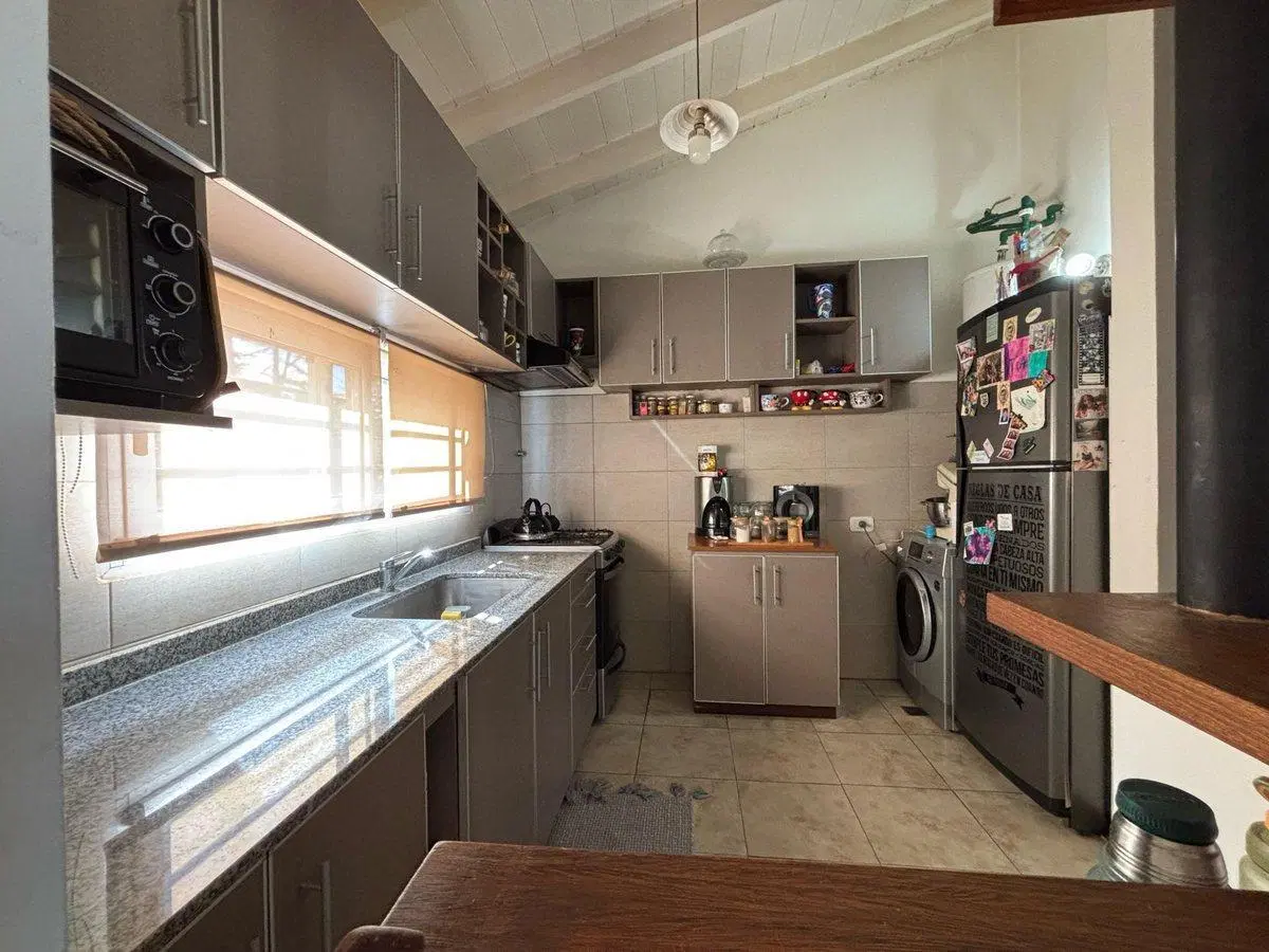 Casa 4 Amb Parque Pileta en Barrio con Porton 4