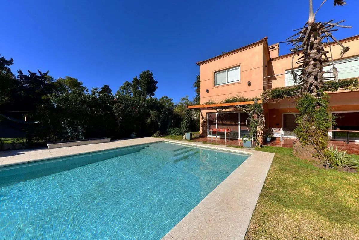 CASA EN VENTA LA PREGRINA -PILAR 6 AMBIENTES 5