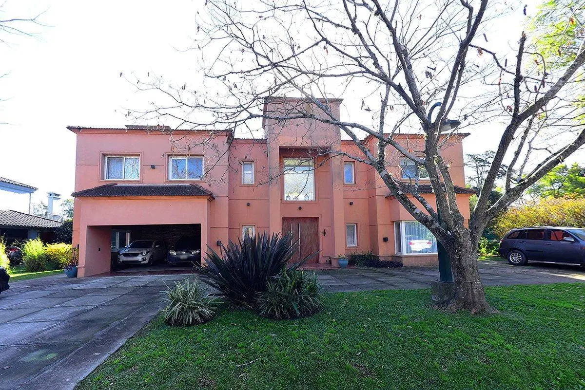 CASA EN VENTA LA PREGRINA -PILAR 6 AMBIENTES 4