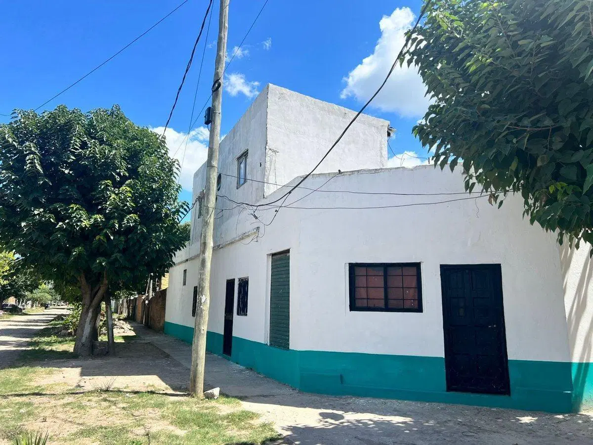 VENTA CASA 4 AMBIENTES MARIANO ACOSTA 3