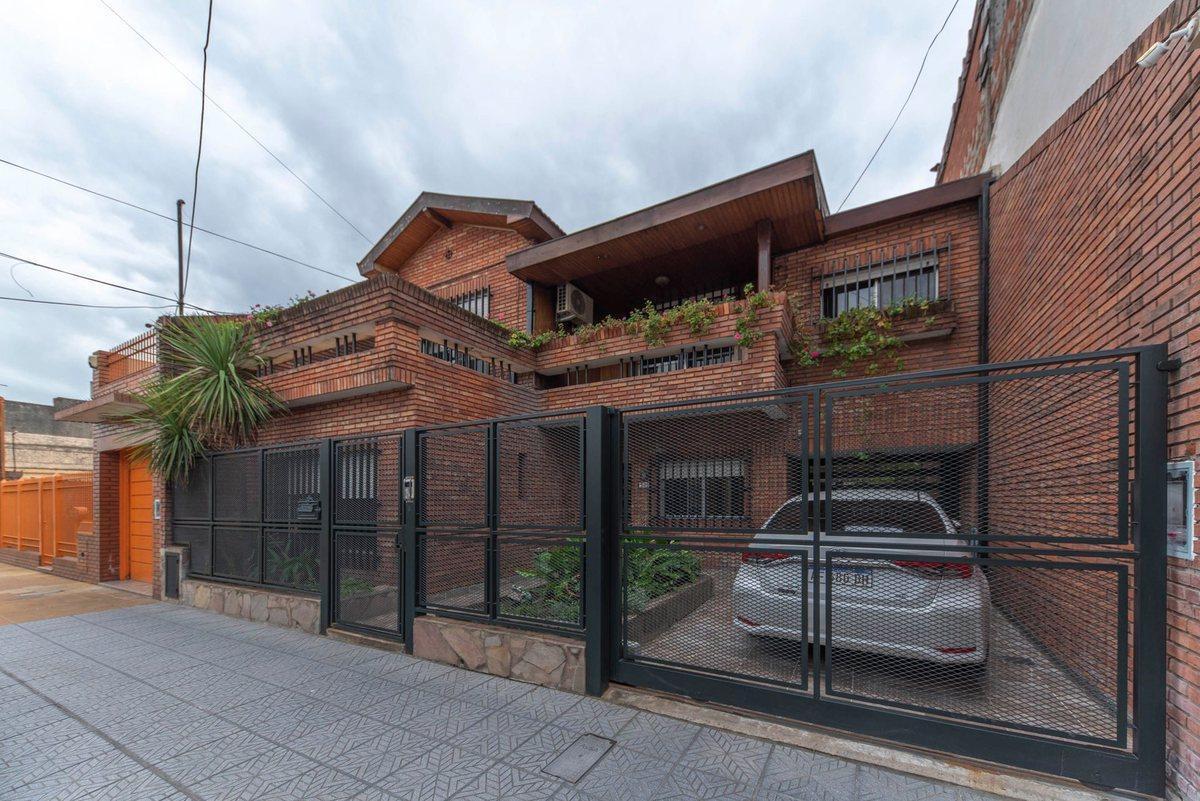 VENTA CASA 5 AMBIENTES LOMA HERMOSA
