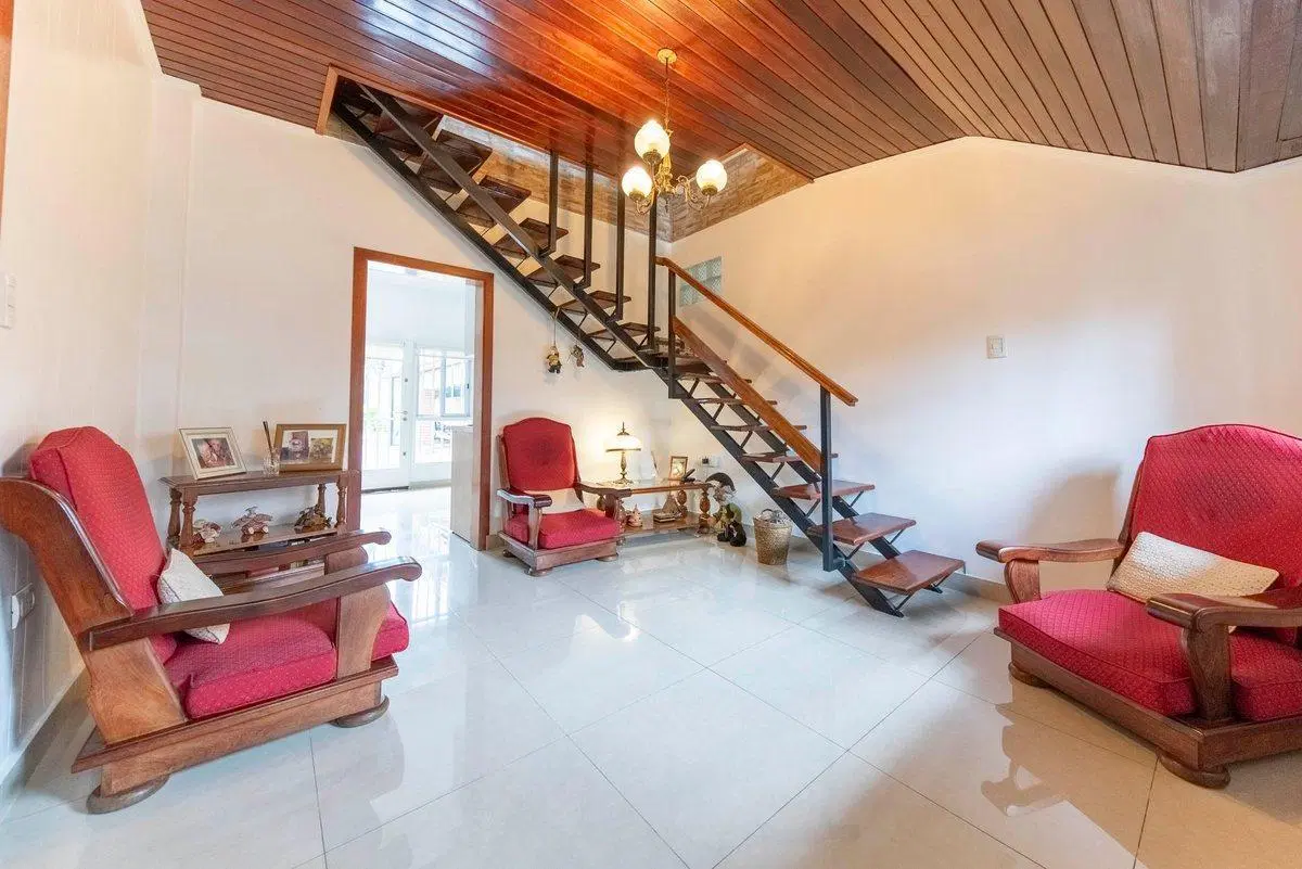 VENTA CASA 5 AMBIENTES LOMA HERMOSA 3