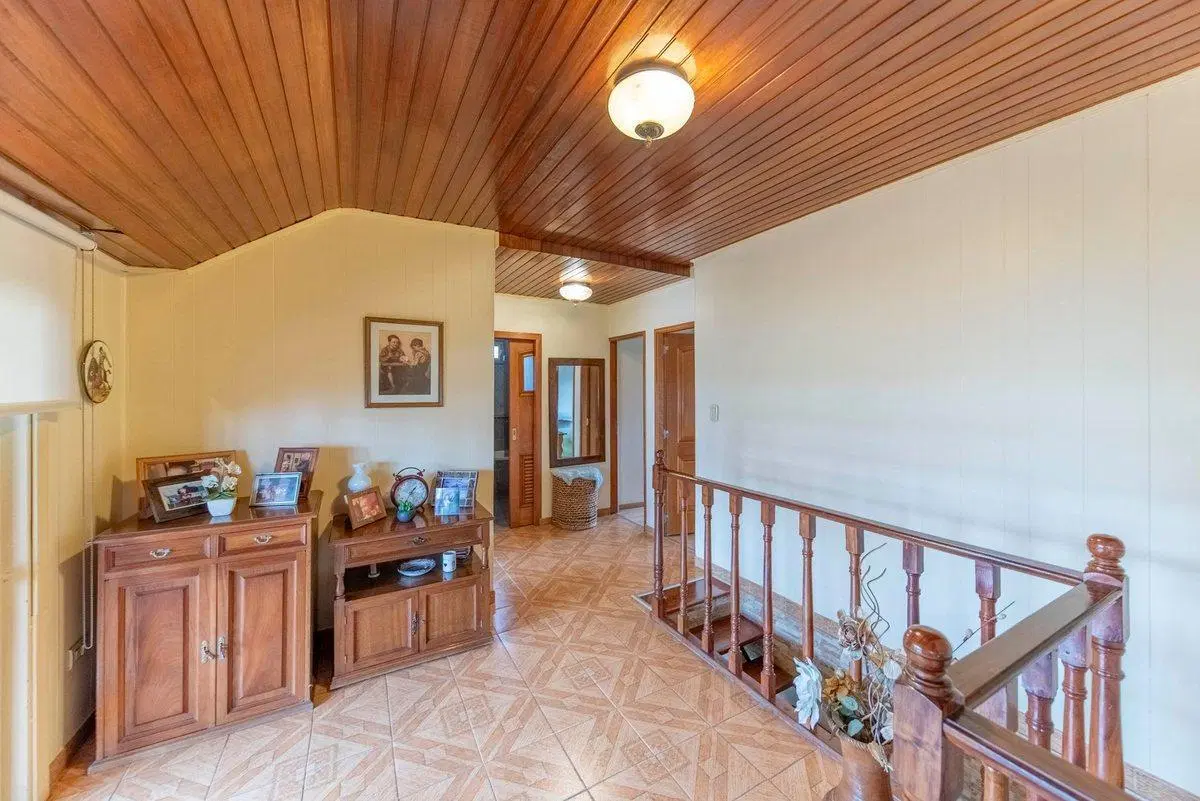 VENTA CASA 5 AMBIENTES LOMA HERMOSA 4