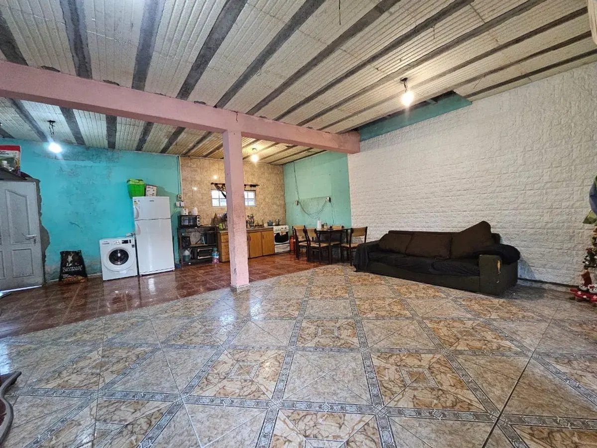 VENTA CASA CON PISCINA EN JOSE C PAZ 2