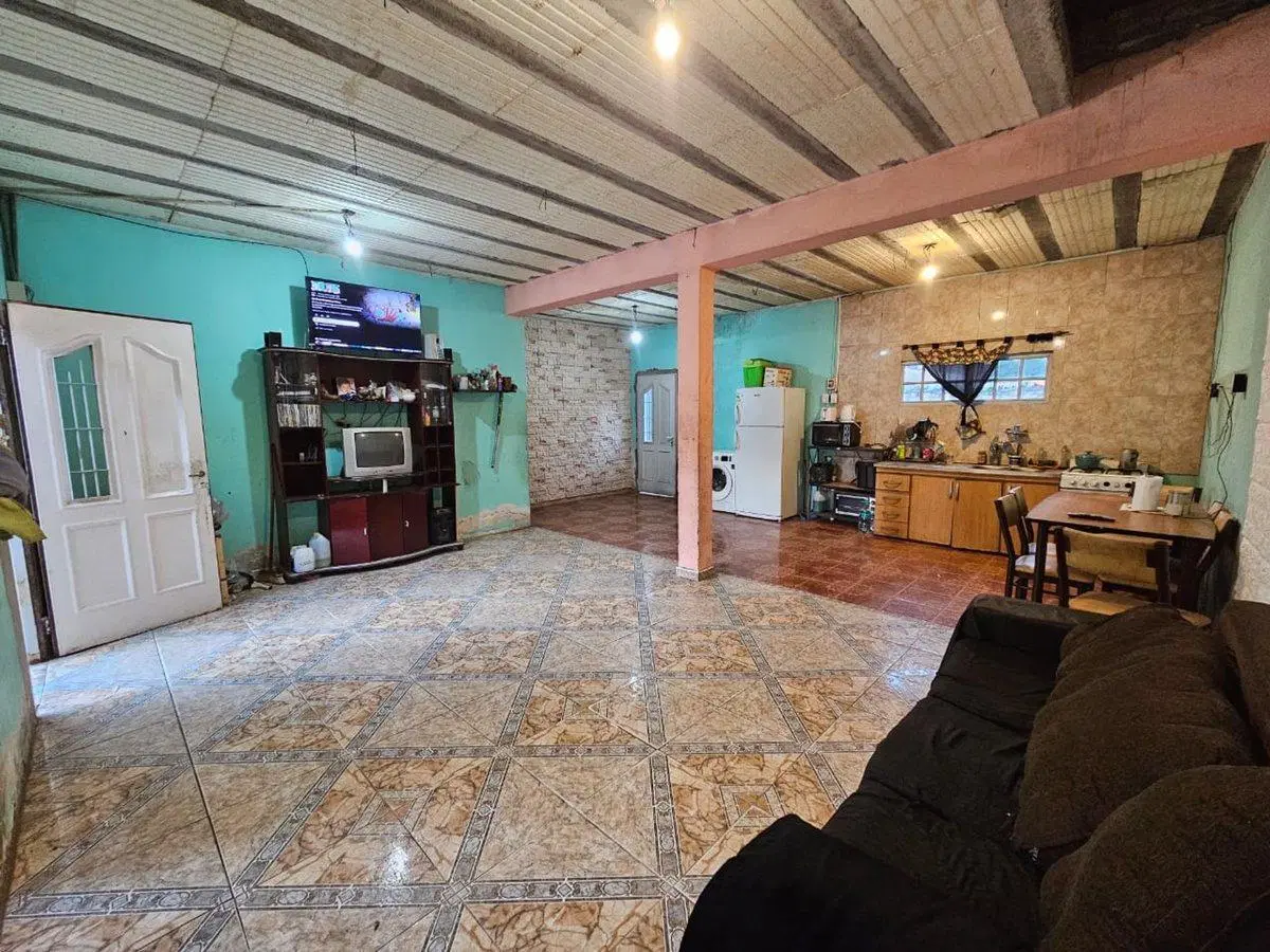 VENTA CASA CON PISCINA EN JOSE C PAZ 5